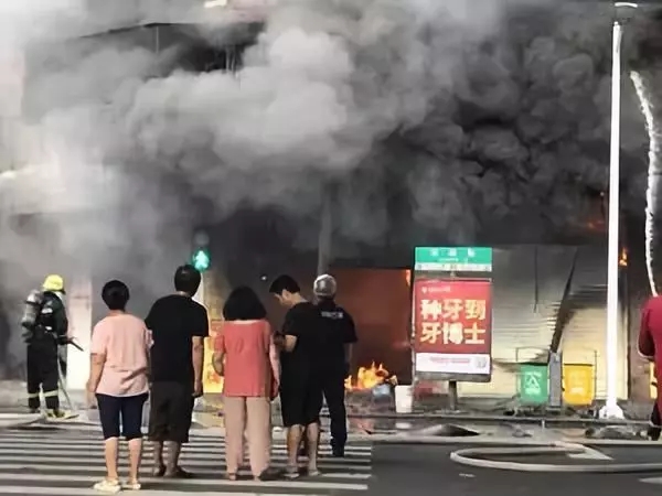汕头金平区一摩托车店发生火灾 无造成人员伤亡