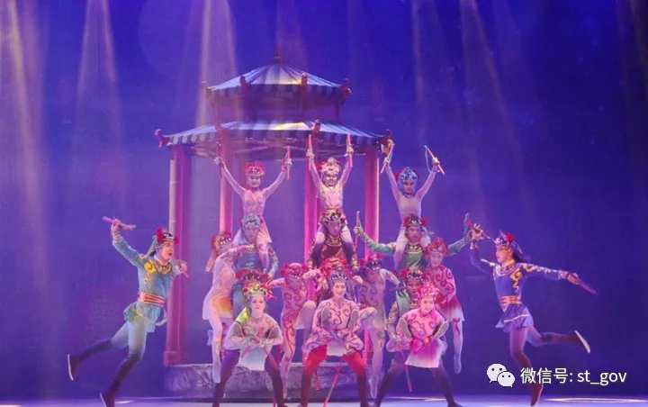 汕头杂技团首部杂技报告剧《心烧·眷恋》首演