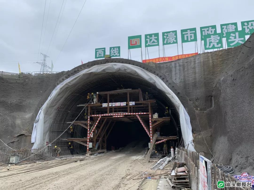 濠江区虎头山隧道预计明年春节单线贯通，将对接海湾隧道！