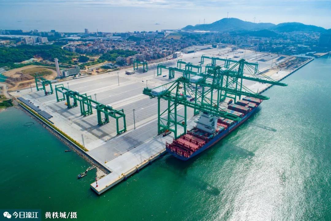 粤东地区首个十万吨级专业集装箱码头投入使用